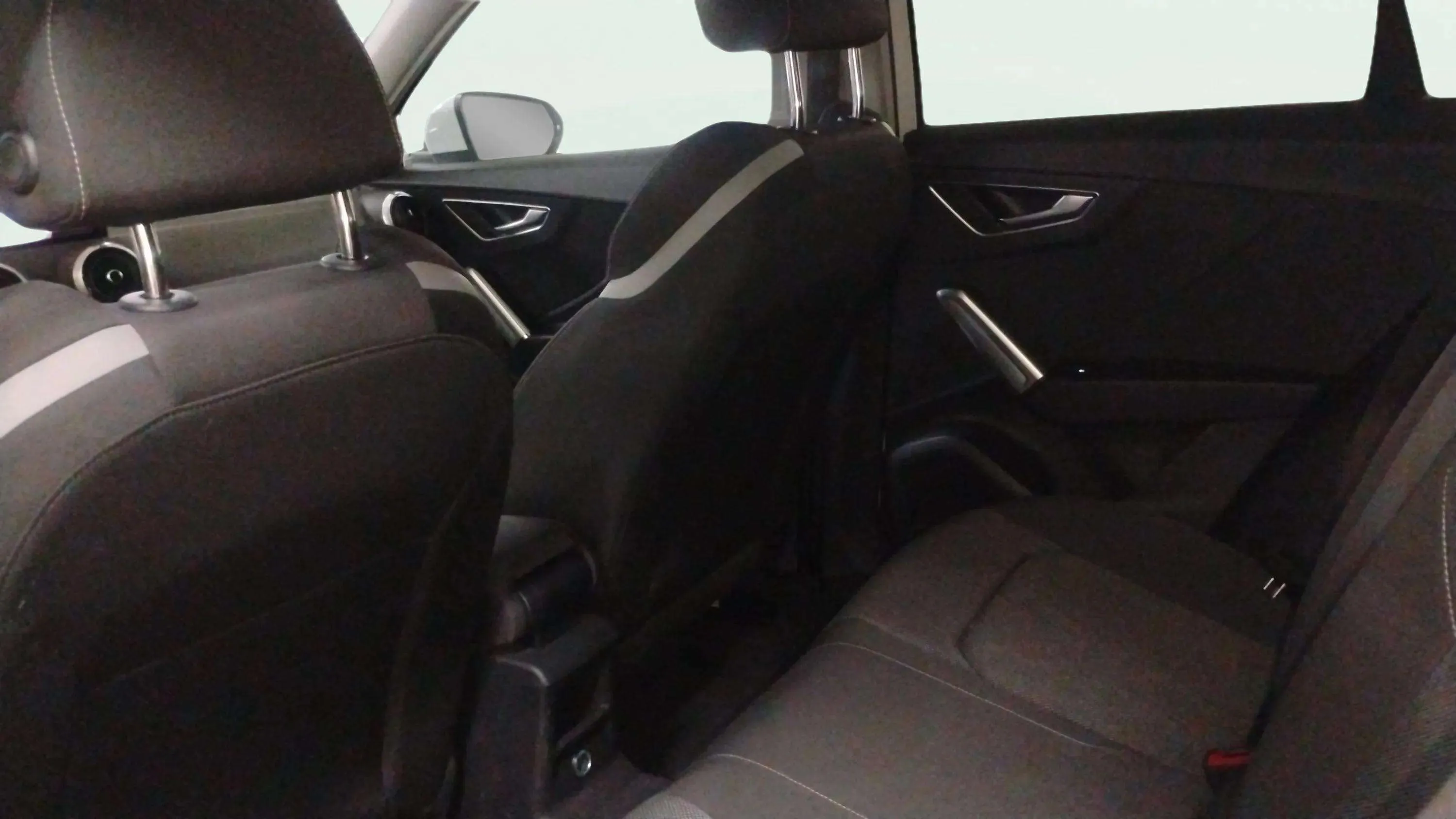 Audi Q2 S line 30 TDI - foto 12