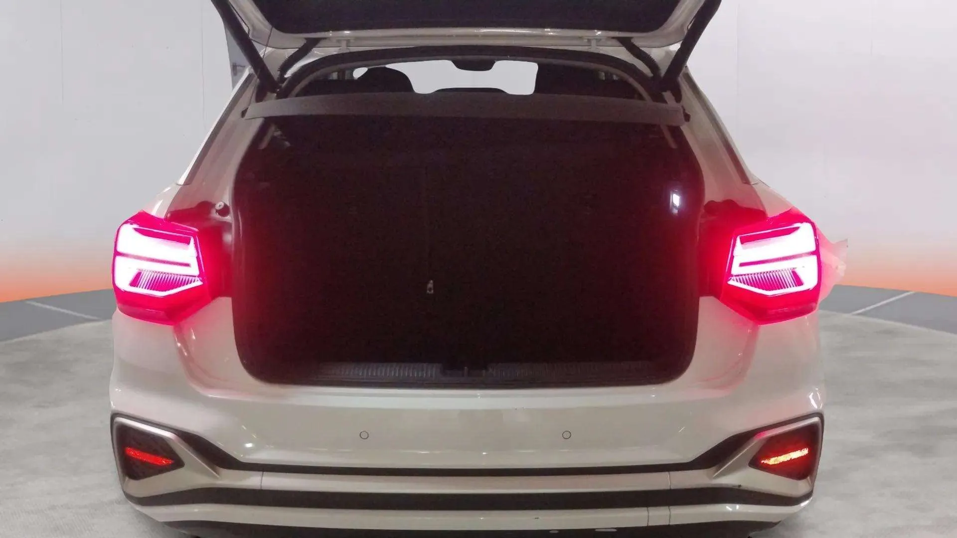 Audi Q2 S line 30 TDI - foto 32