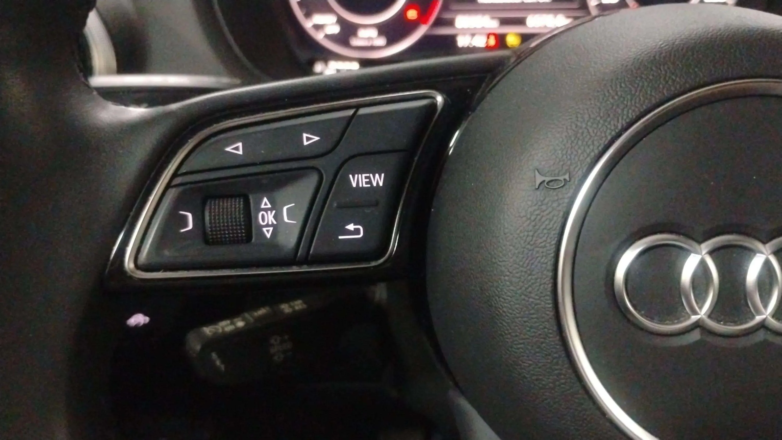 Audi Q2 S line 30 TDI - foto 22