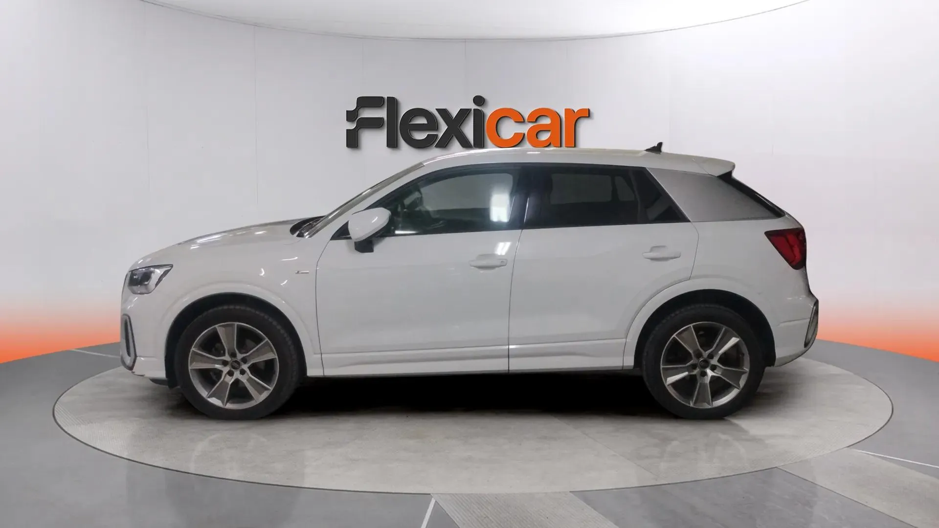 Audi Q2 S line 30 TDI - foto 5
