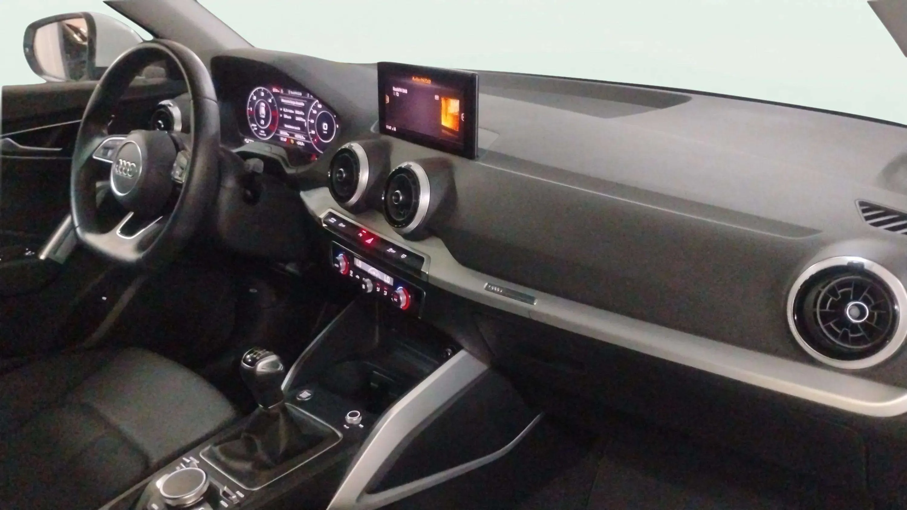 Audi Q2 S line 30 TDI - foto 9