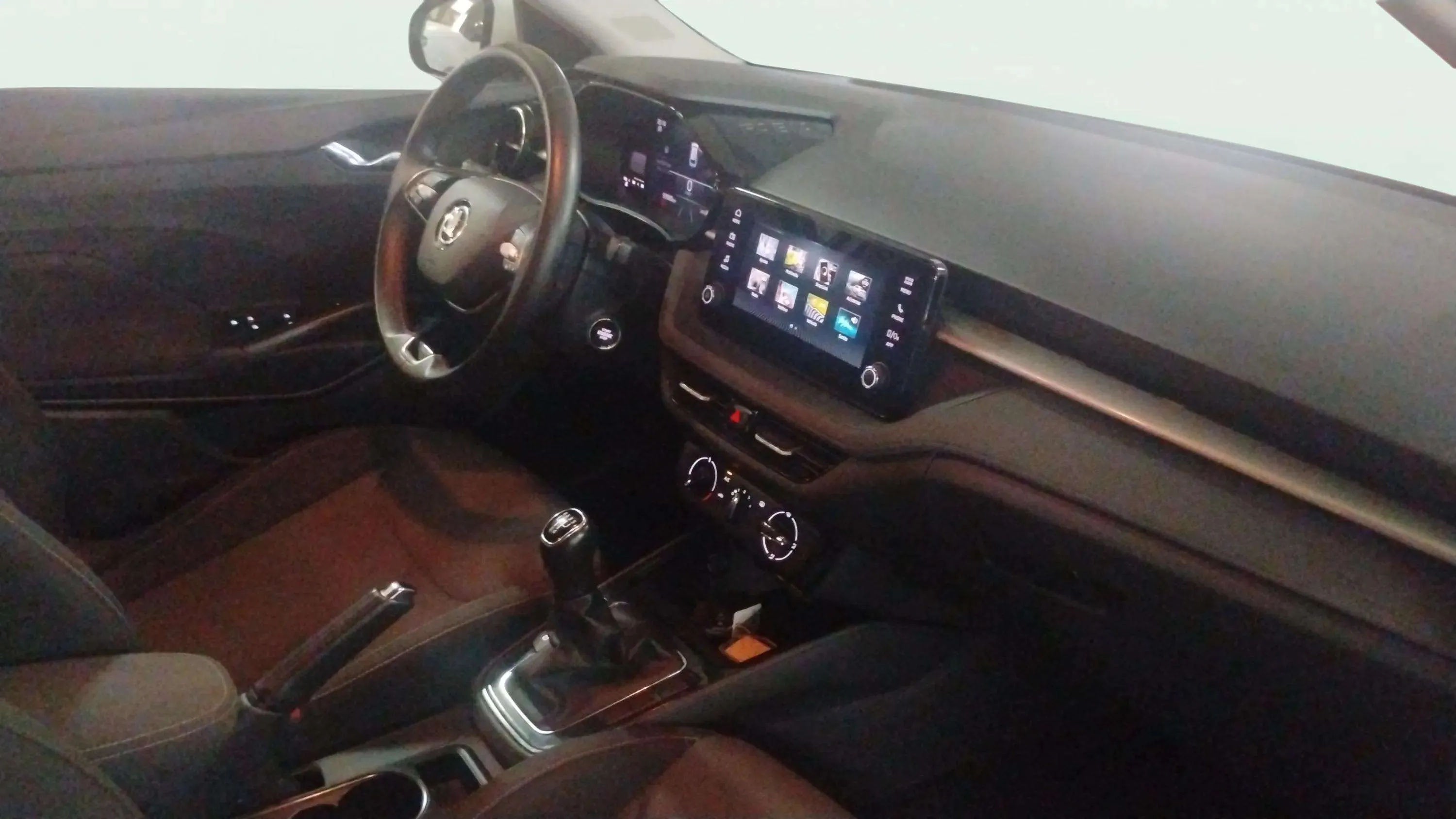 Škoda Fabia 1.0 TSI Selection - foto 15