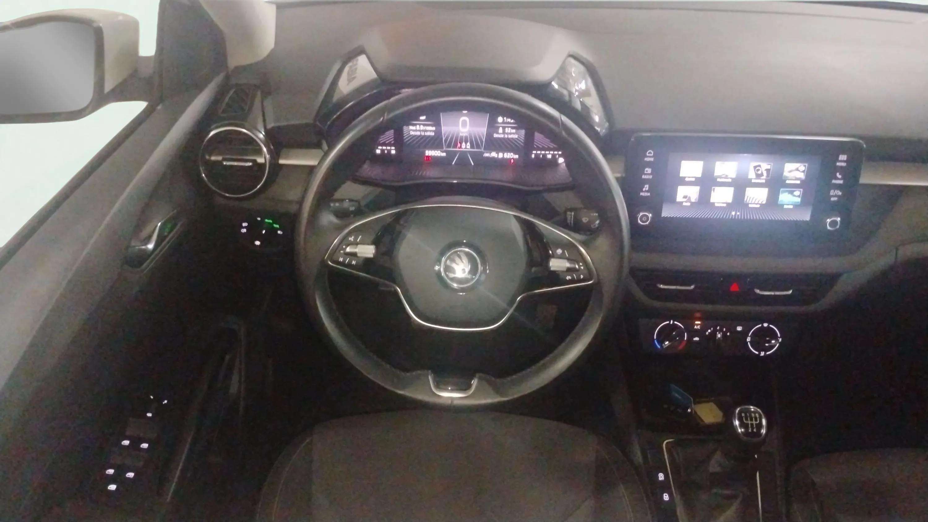 Škoda Fabia 1.0 TSI Selection - foto 23