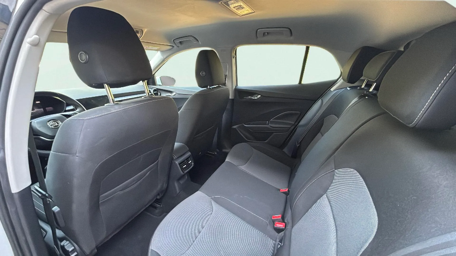 Škoda Fabia 1.0 TSI Selection - foto 16