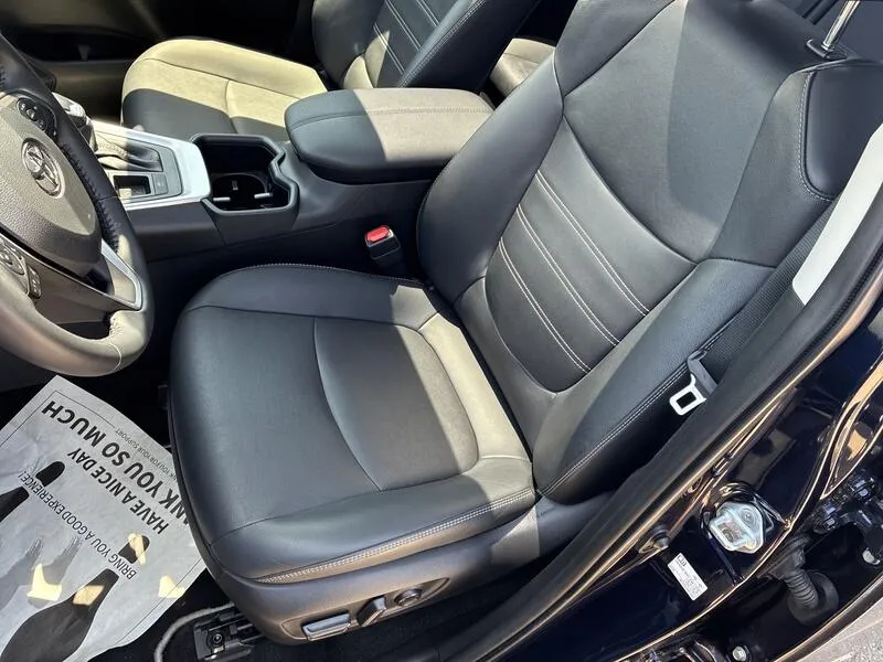Toyota RAV4 220H e-CVT Luxury - foto 31