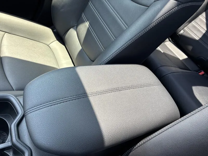 Toyota RAV4 220H e-CVT Luxury - foto 42