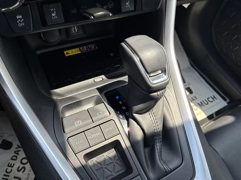 Toyota RAV4 220H e-CVT Luxury - foto 39