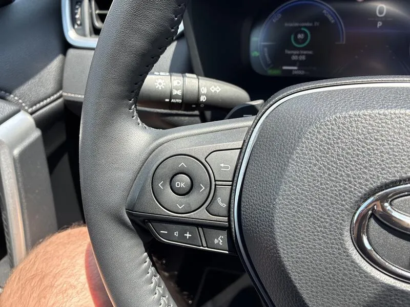 Toyota RAV4 220H e-CVT Luxury - foto 33
