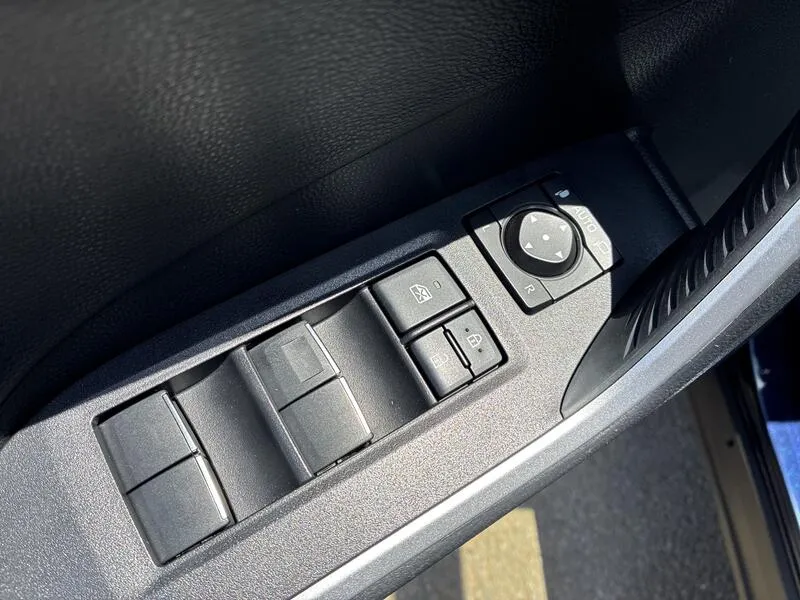 Toyota RAV4 220H e-CVT Luxury - foto 30