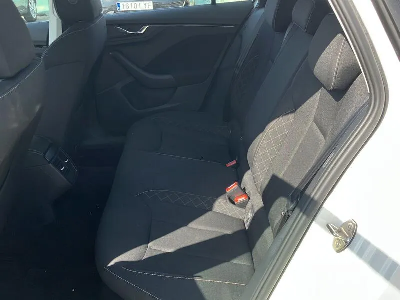Škoda Kamiq 1.0 TSI DSG Ambition - foto 16
