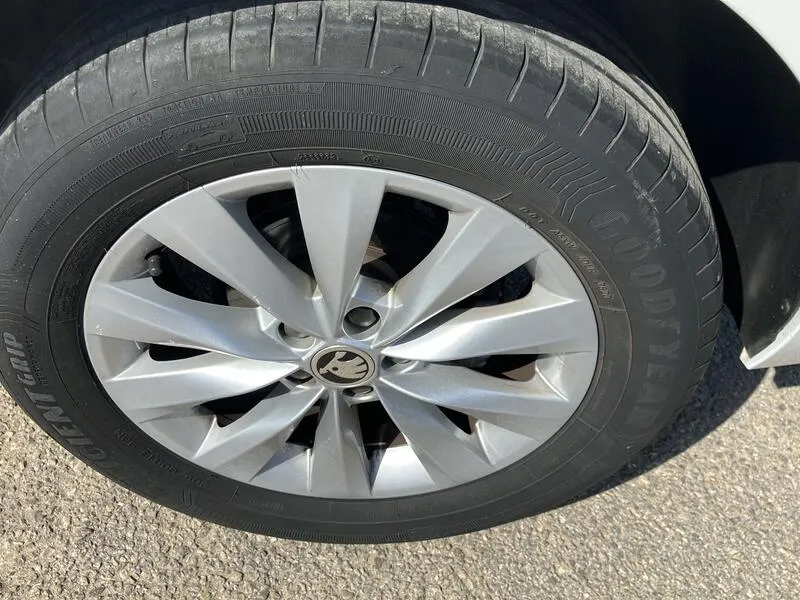 Škoda Kamiq 1.0 TSI DSG Ambition - foto 27