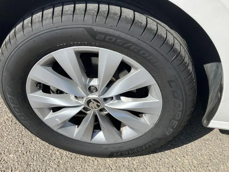 Škoda Kamiq 1.0 TSI DSG Ambition - foto 26