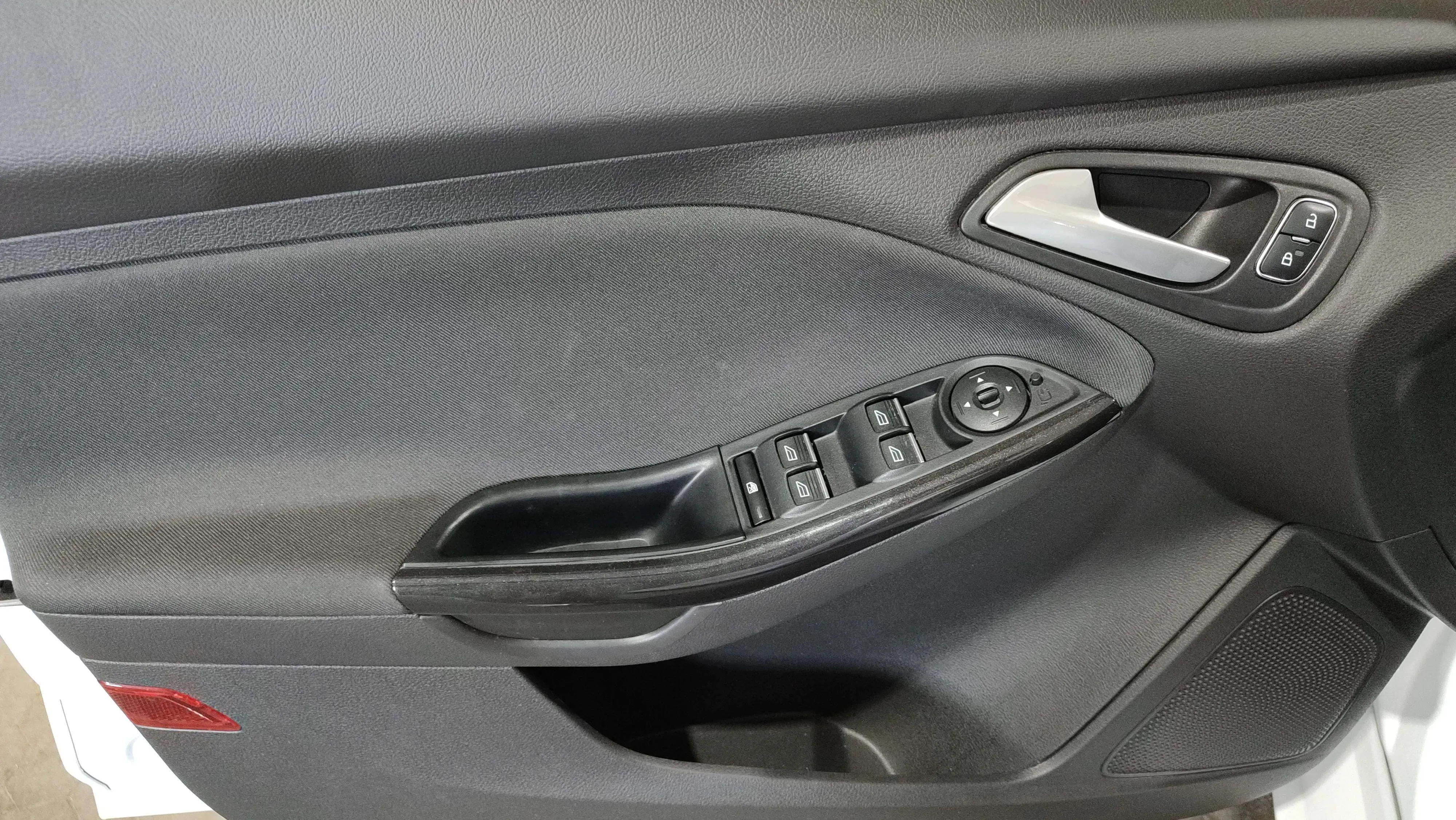 Ford Focus 1.5 EcoBoost A-S-S Titanium - foto 6