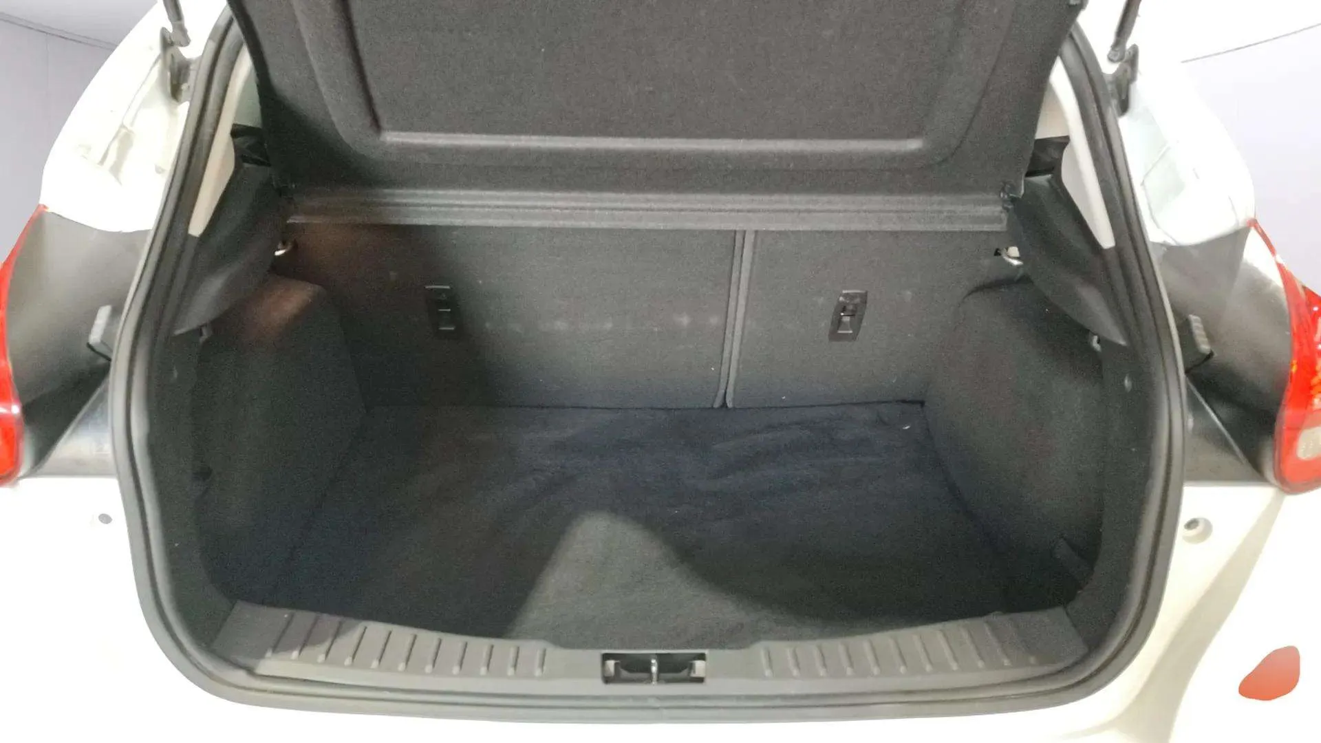 Ford Focus 1.5 EcoBoost A-S-S Titanium - foto 24