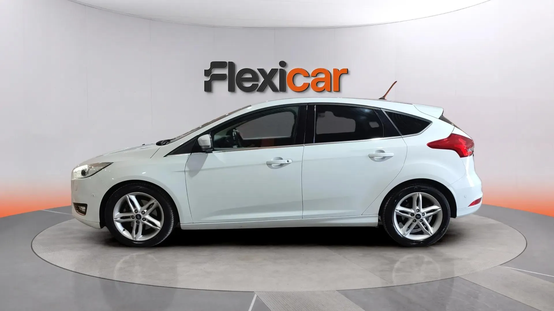Ford Focus 1.5 EcoBoost A-S-S Titanium - foto 4
