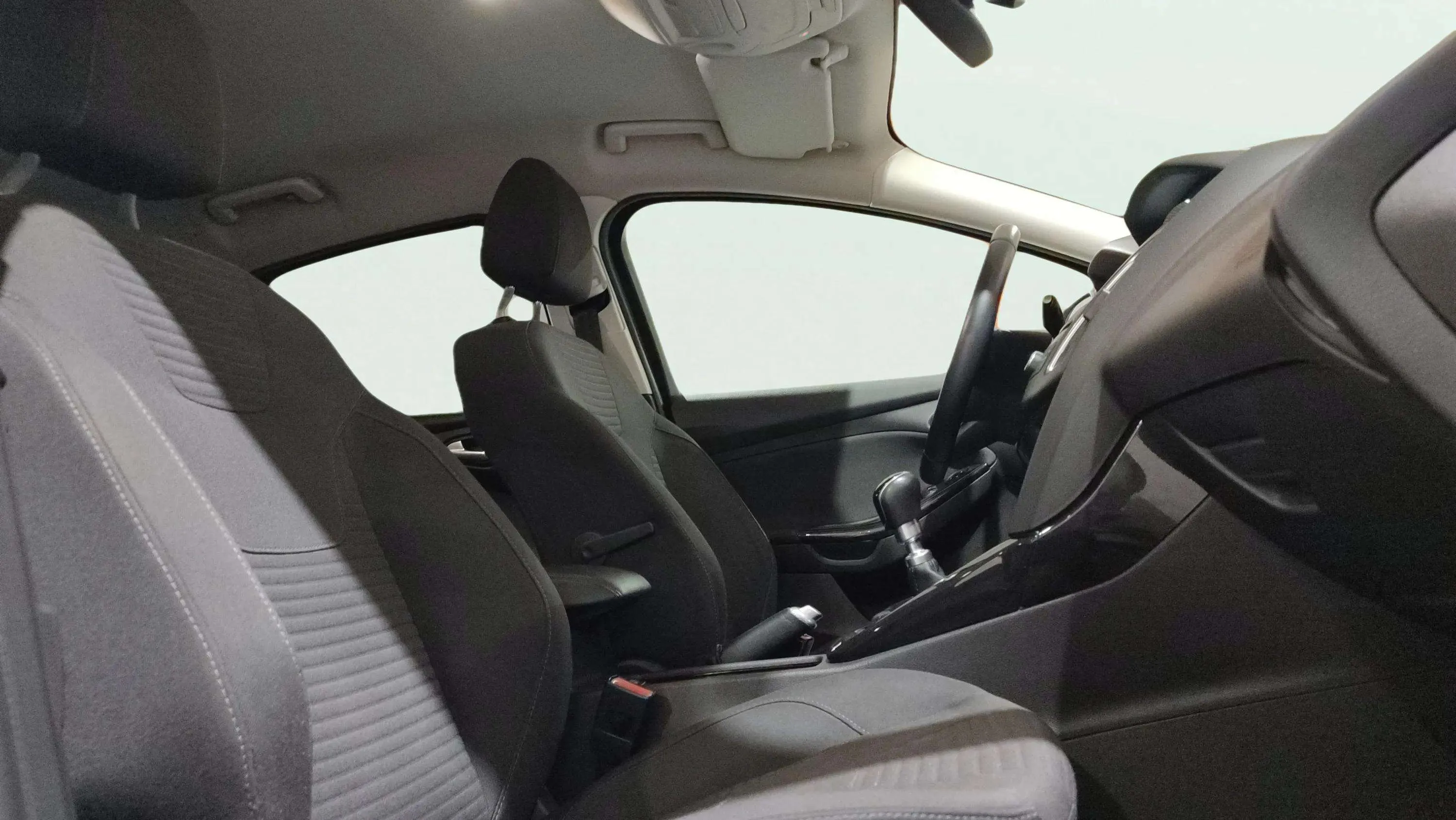 Ford Focus 1.5 EcoBoost A-S-S Titanium - foto 22
