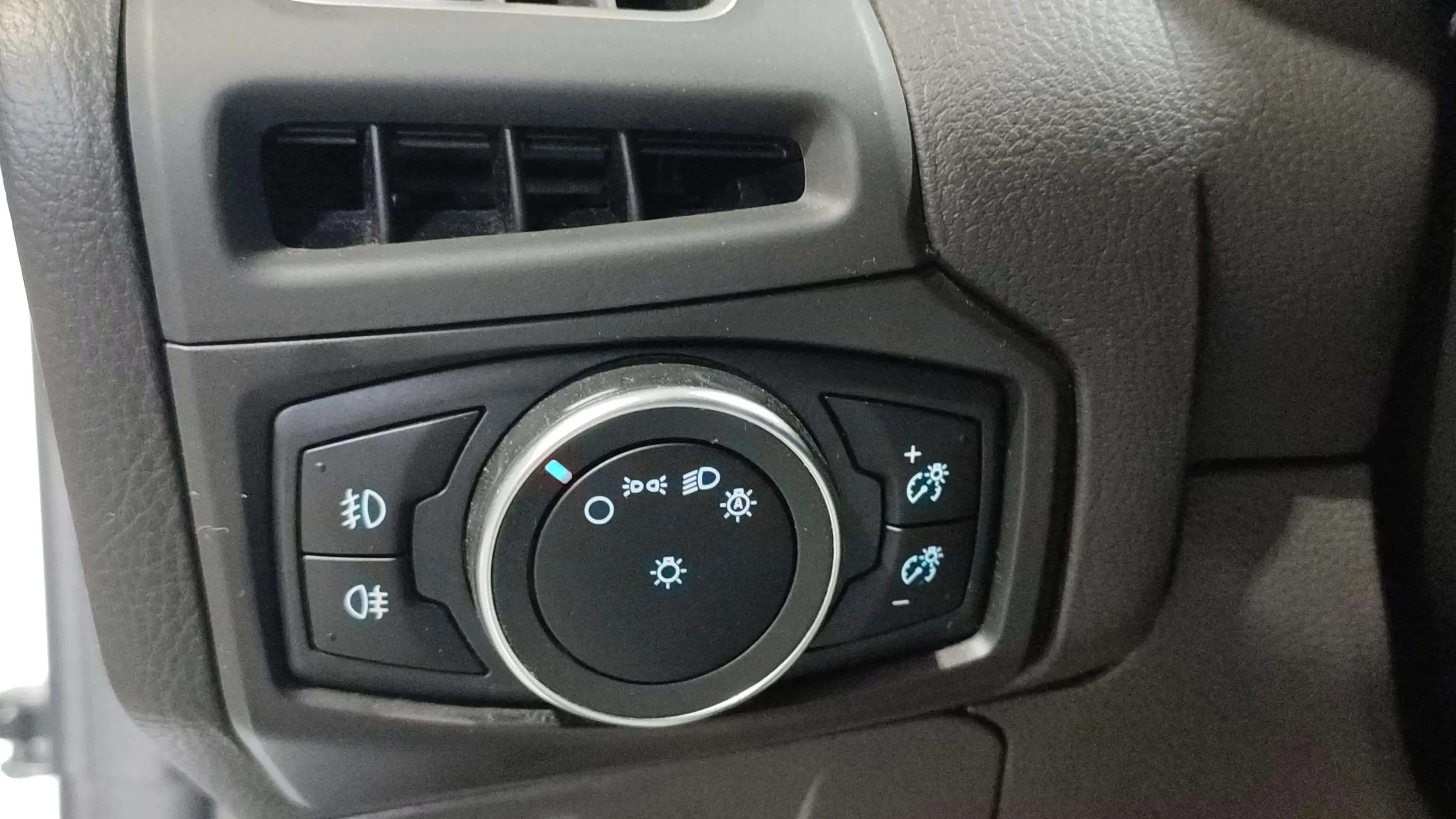 Ford Focus 1.5 EcoBoost A-S-S Titanium - foto 8