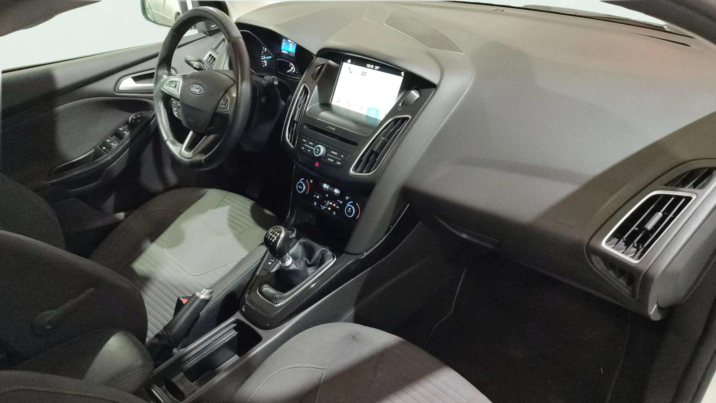 Ford Focus 1.5 EcoBoost A-S-S Titanium - foto 21
