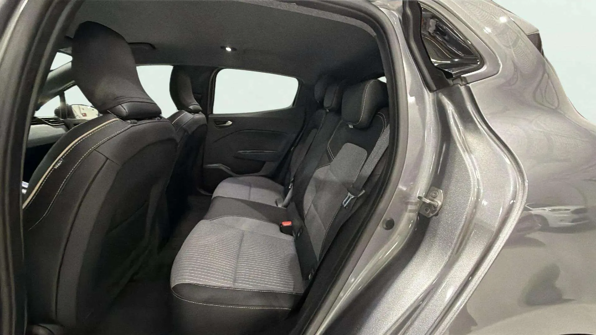 Renault Clio Techno TCe 90 - foto 17