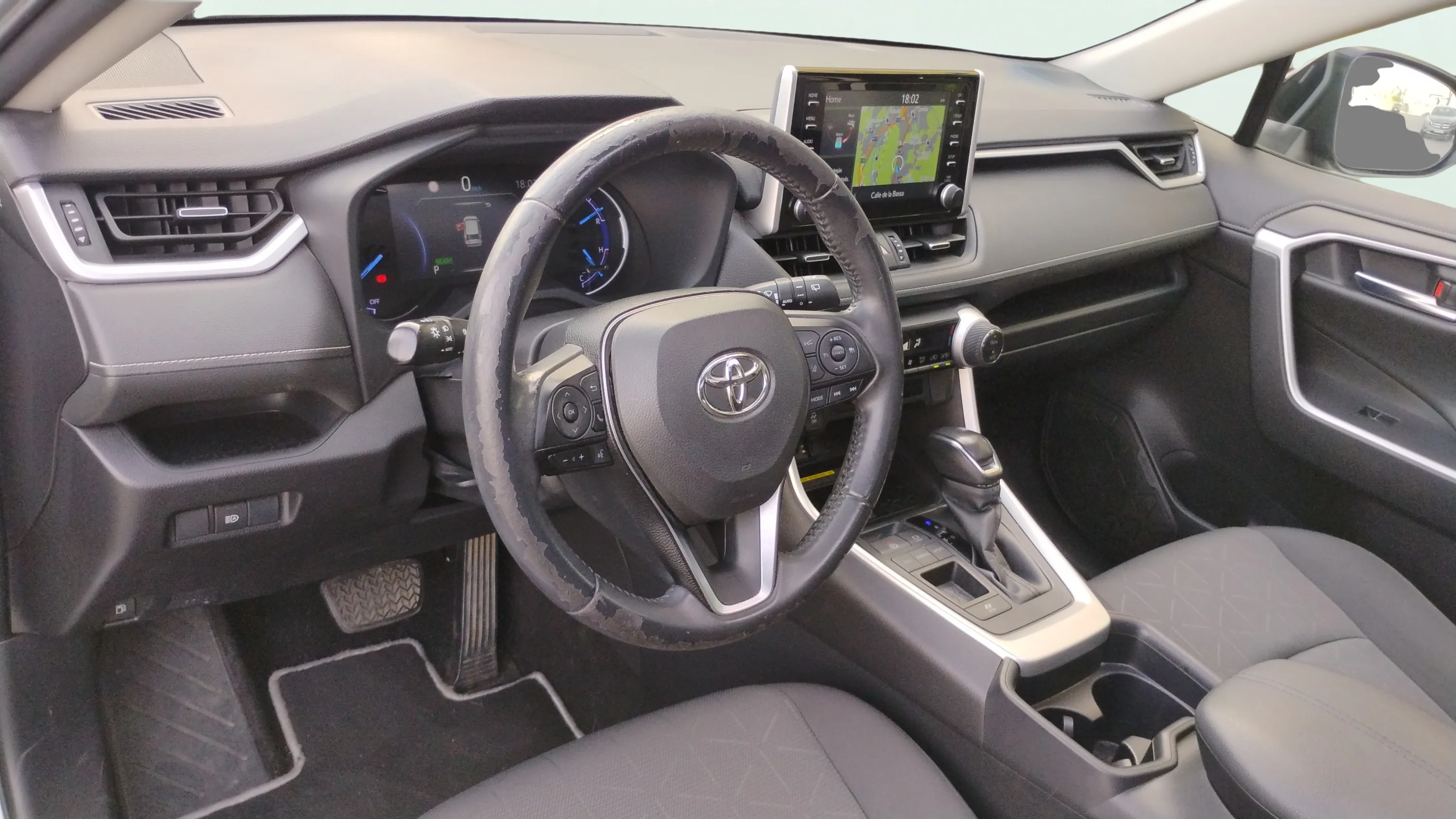 Toyota RAV4 2.5l 220H Advance - foto 17