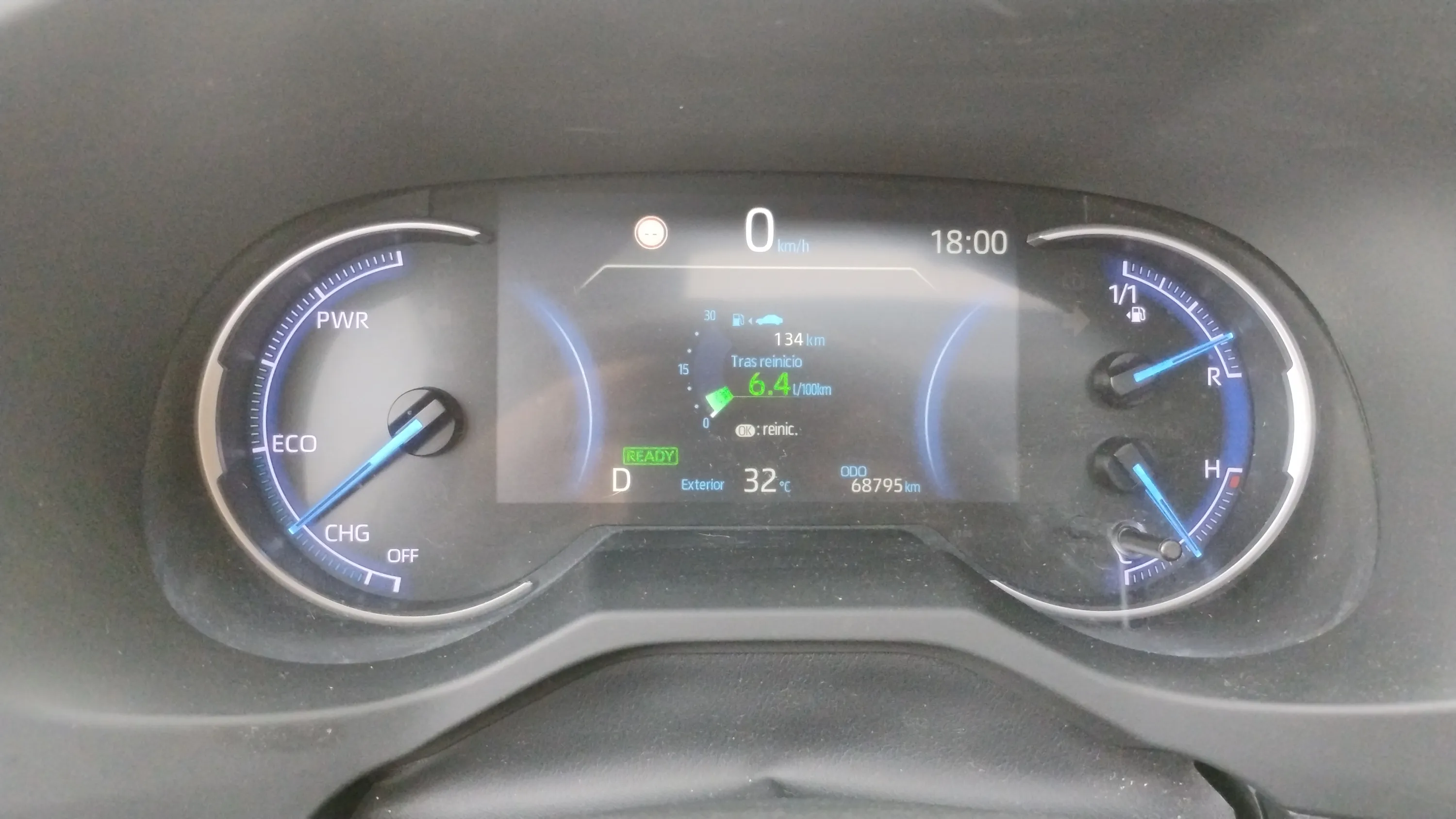 Toyota RAV4 2.5l 220H Advance - foto 12