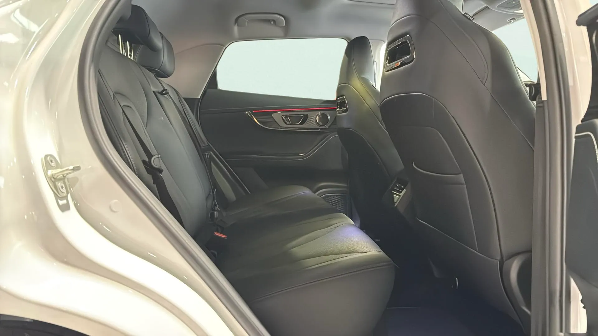 Omoda 5 HEV Premium 1.5 T-GDi - foto 26