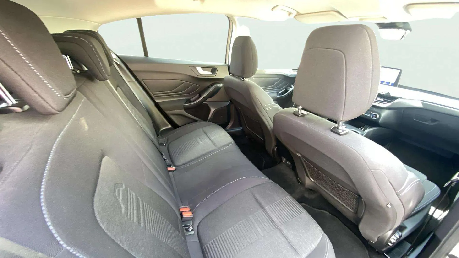 Ford Focus 2.0 - foto 16