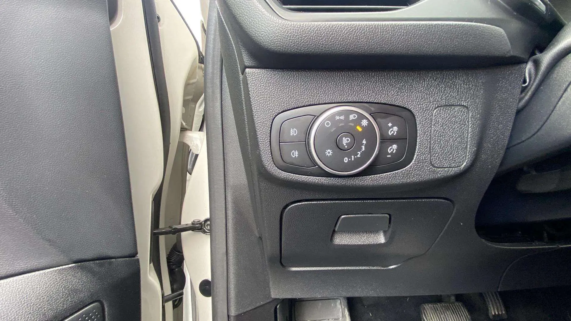 Ford Focus 2.0 - foto 22