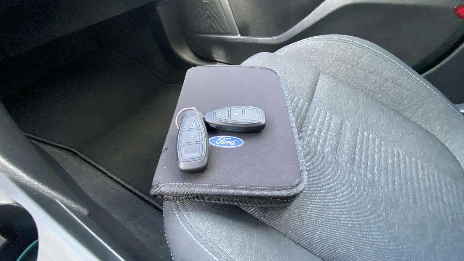 Ford Focus 2.0 - foto 43