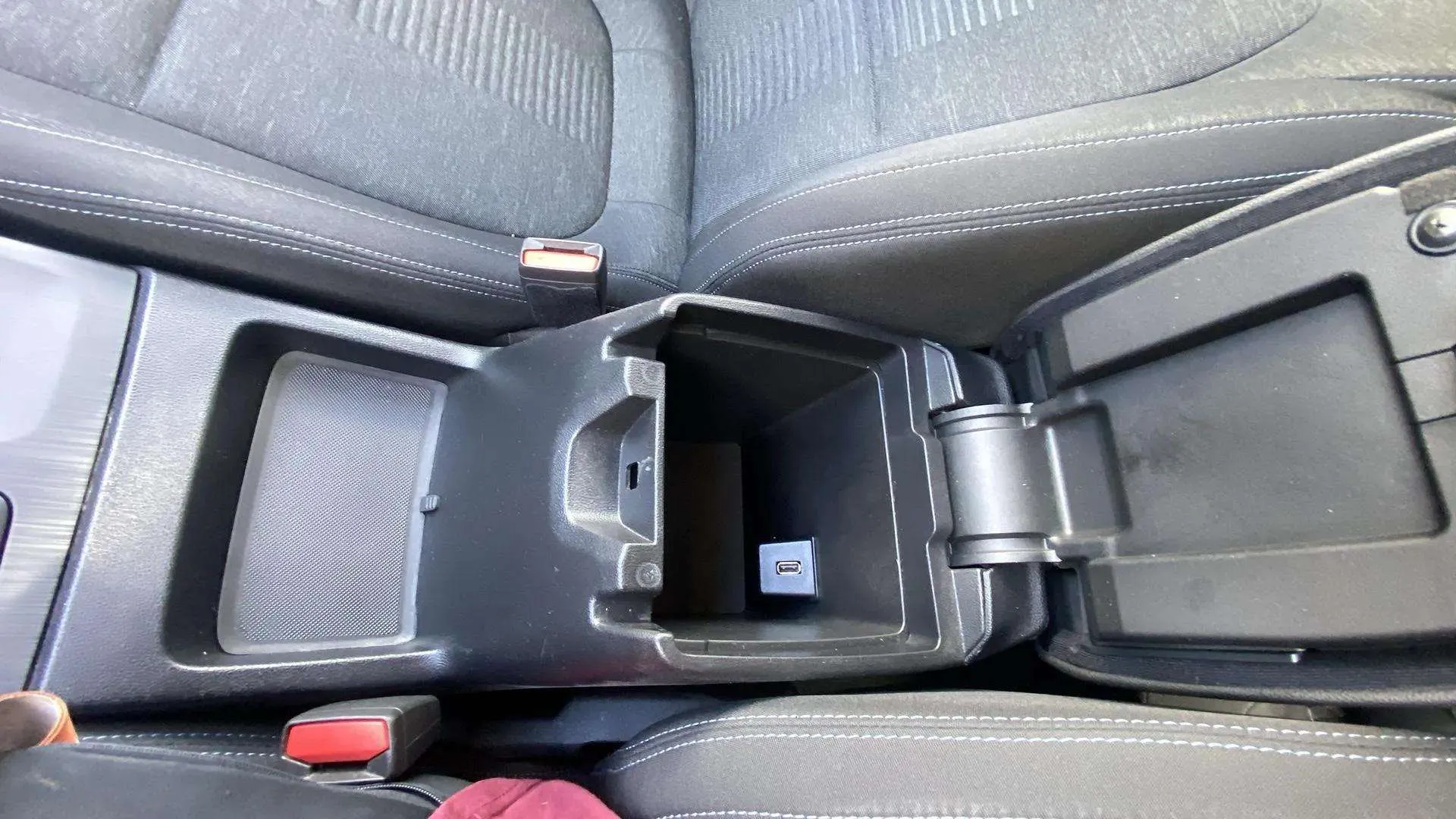 Ford Focus 2.0 - foto 28