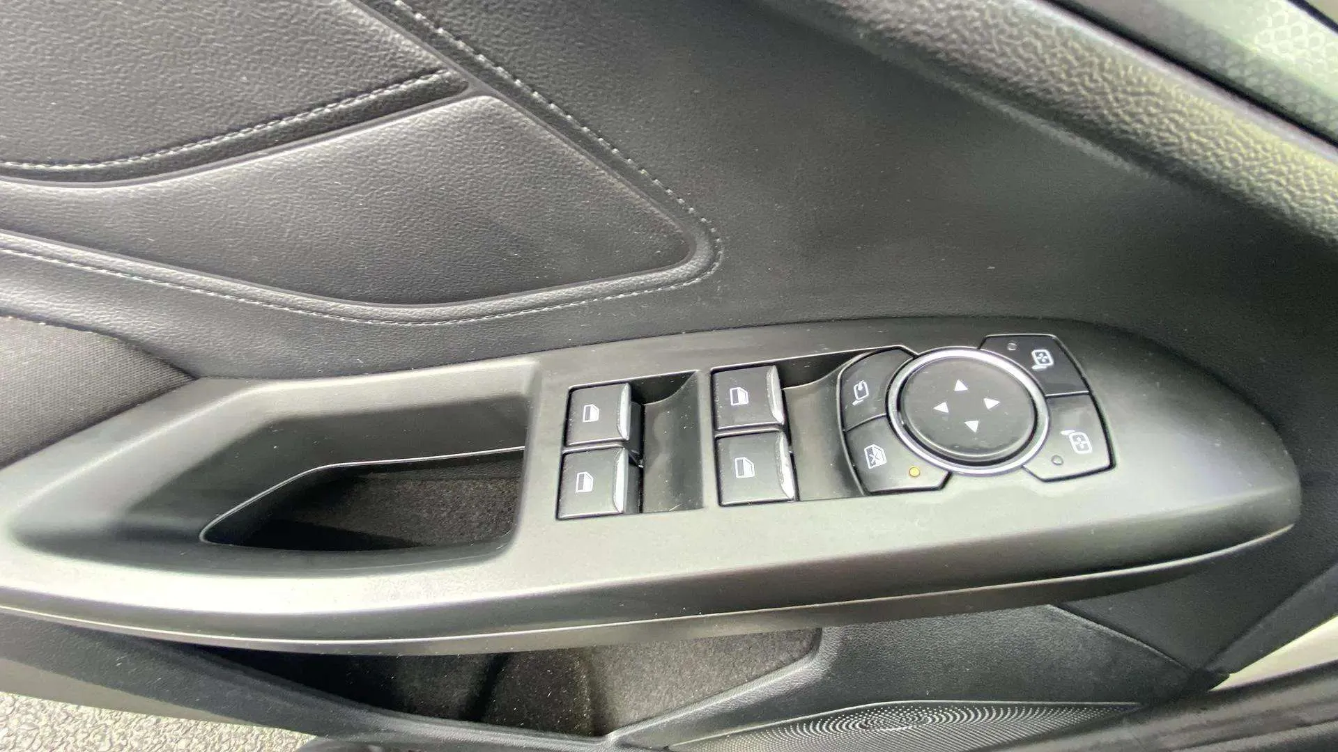 Ford Focus 2.0 - foto 21