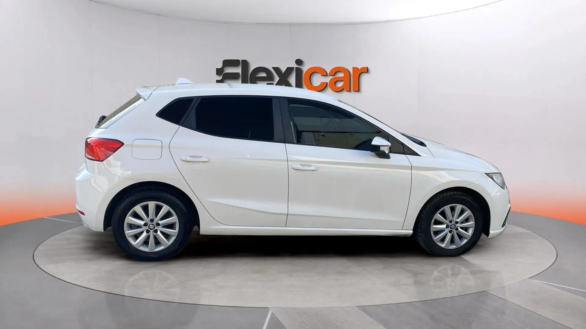 SEAT Ibiza 1.0 MPI Reference Plus - foto 2