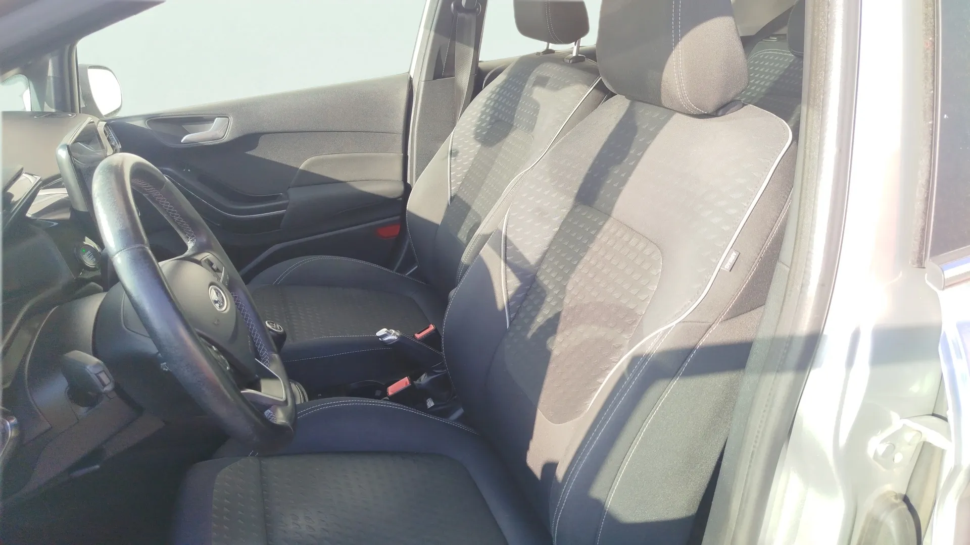 Ford Fiesta 1.5 TDCi Titanium - foto 14