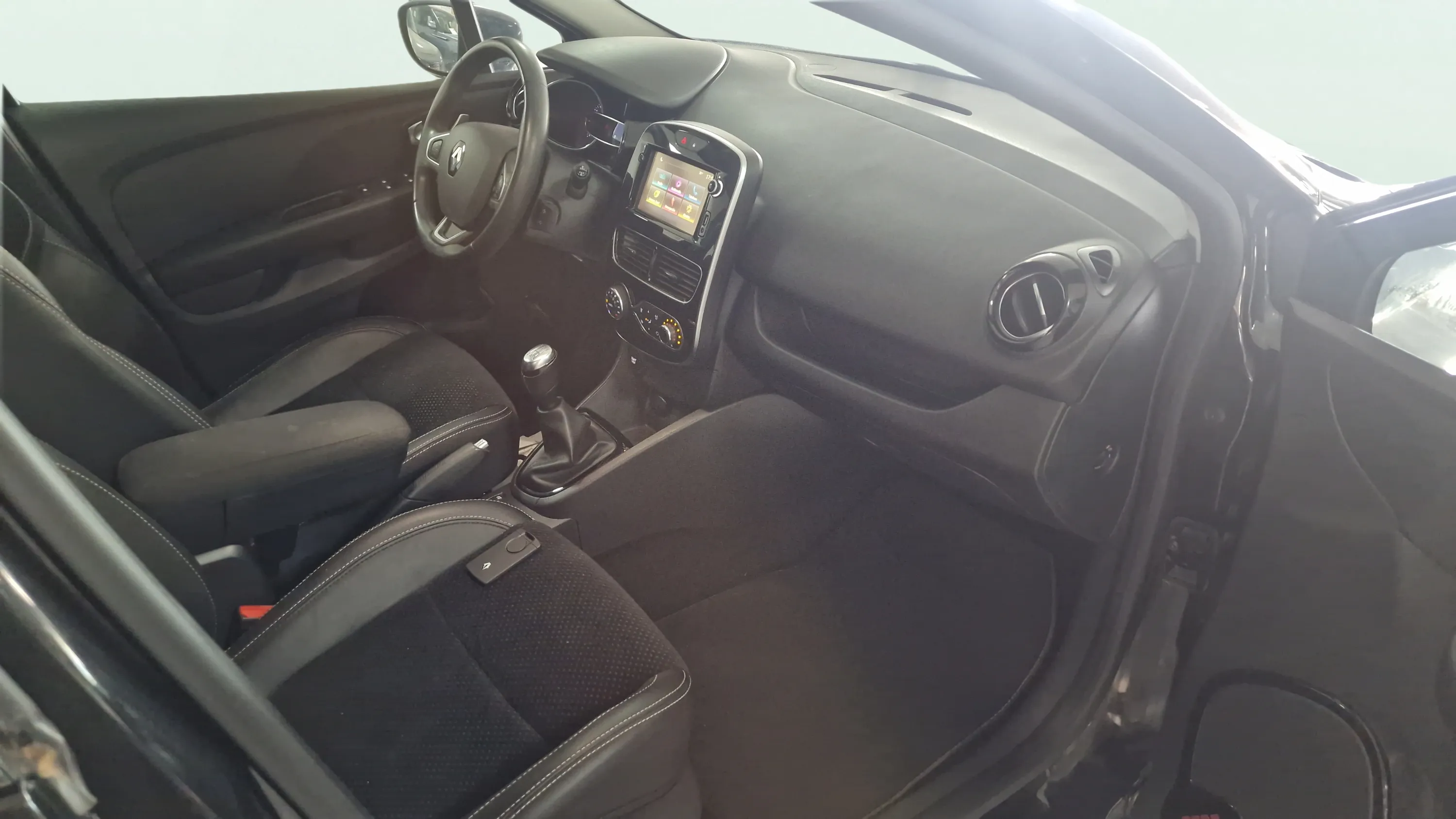 Renault Clio Zen Energy TCe -18 - foto 23
