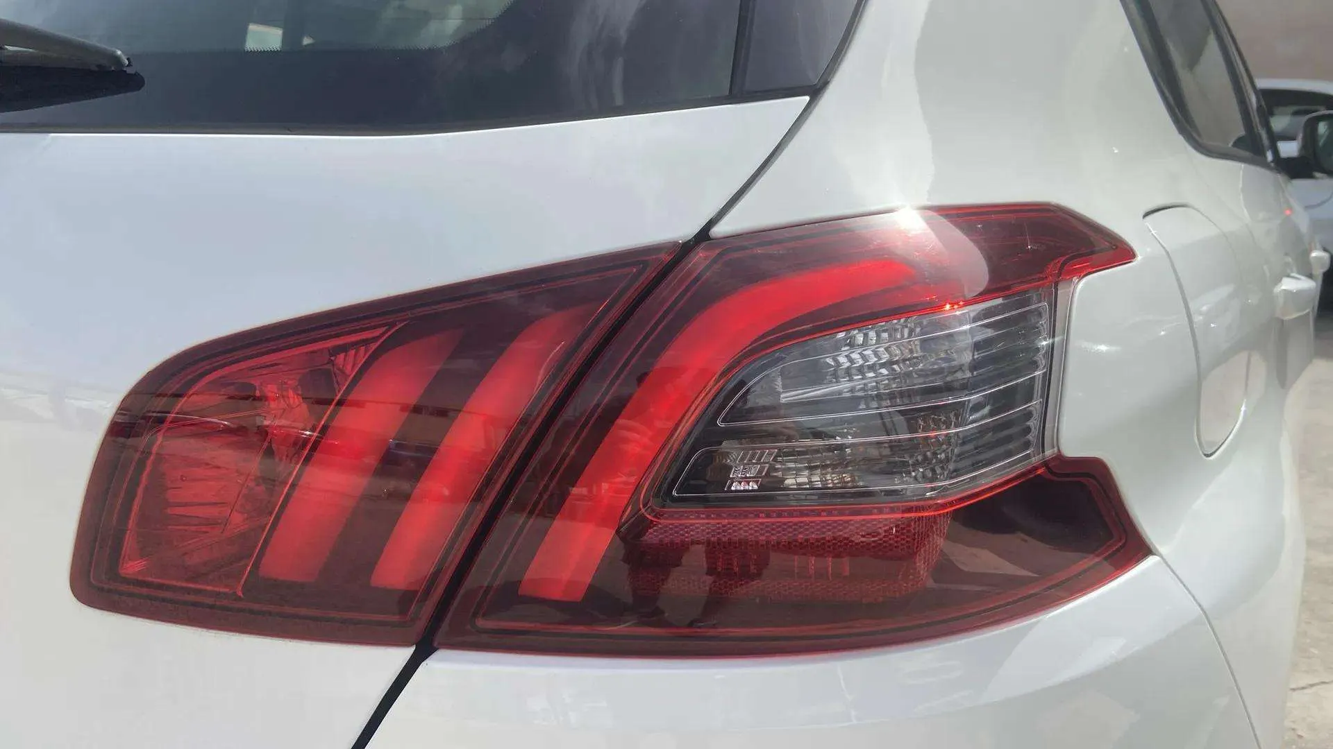 Peugeot 308 Allure BlueHDi 130 EAT8 - foto 10