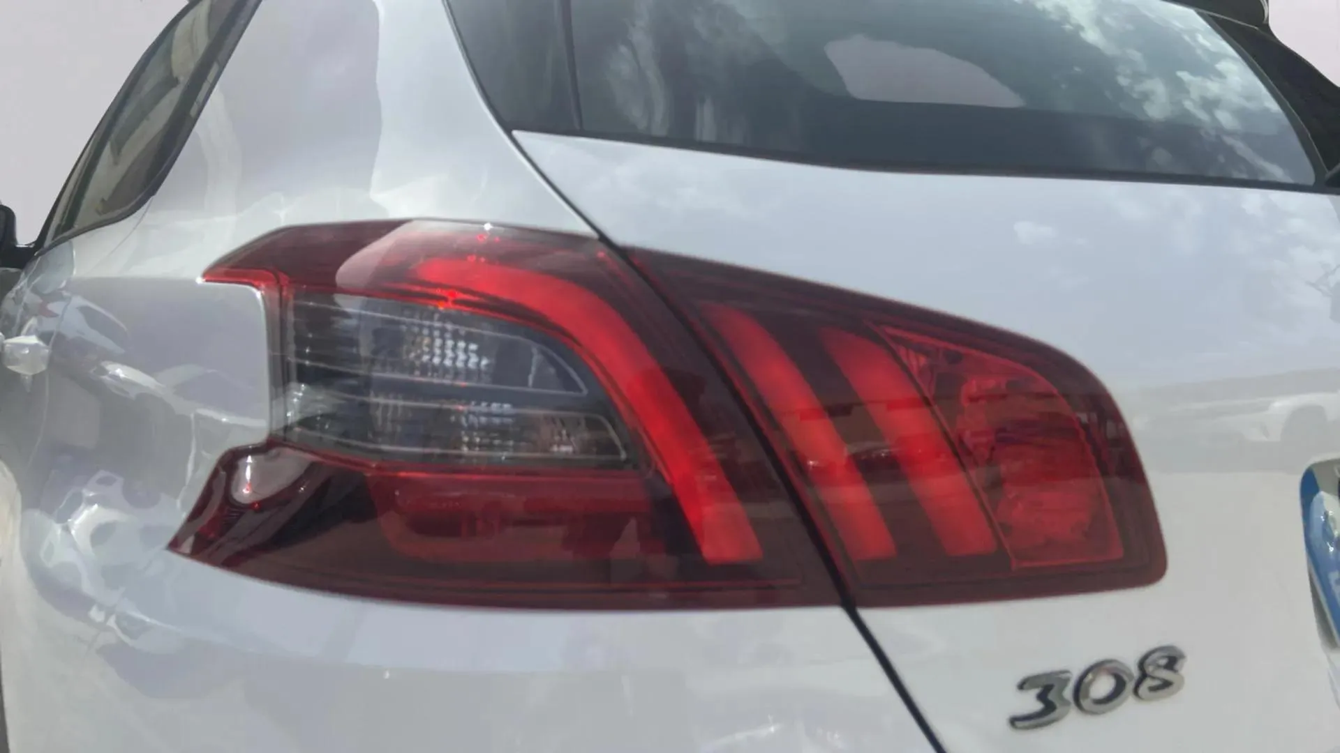 Peugeot 308 Allure BlueHDi 130 EAT8 - foto 11
