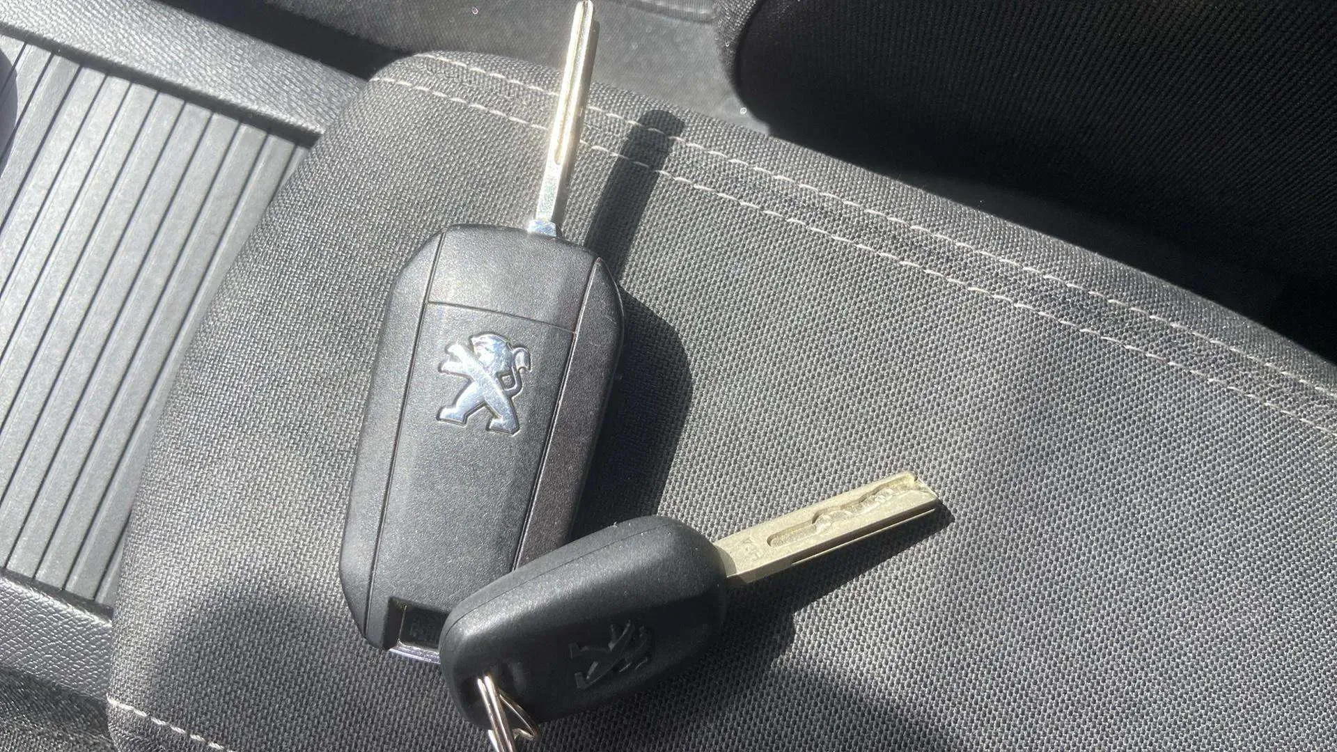 Peugeot 308 Allure BlueHDi 130 EAT8 - foto 19