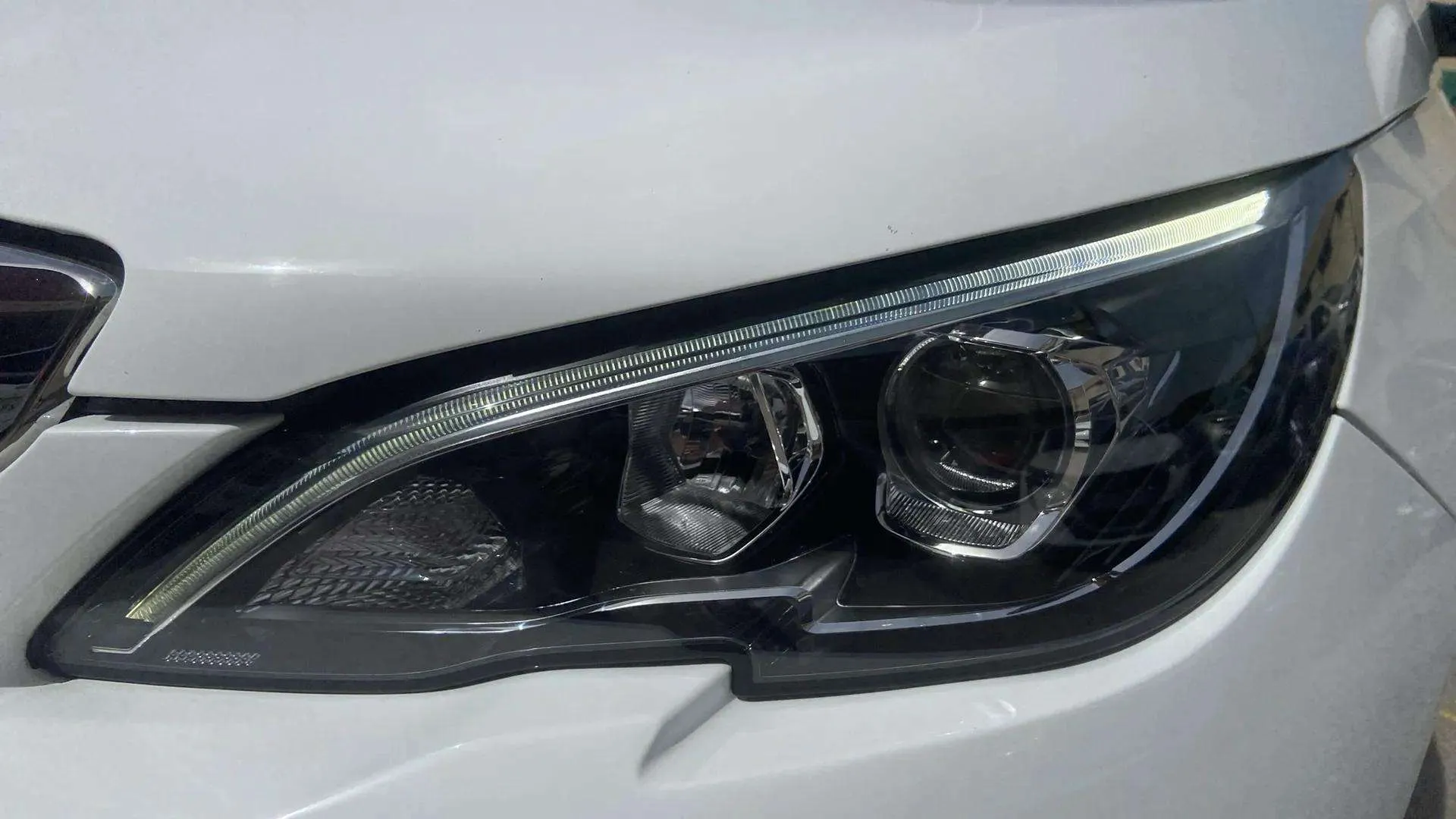 Peugeot 308 Allure BlueHDi 130 EAT8 - foto 9
