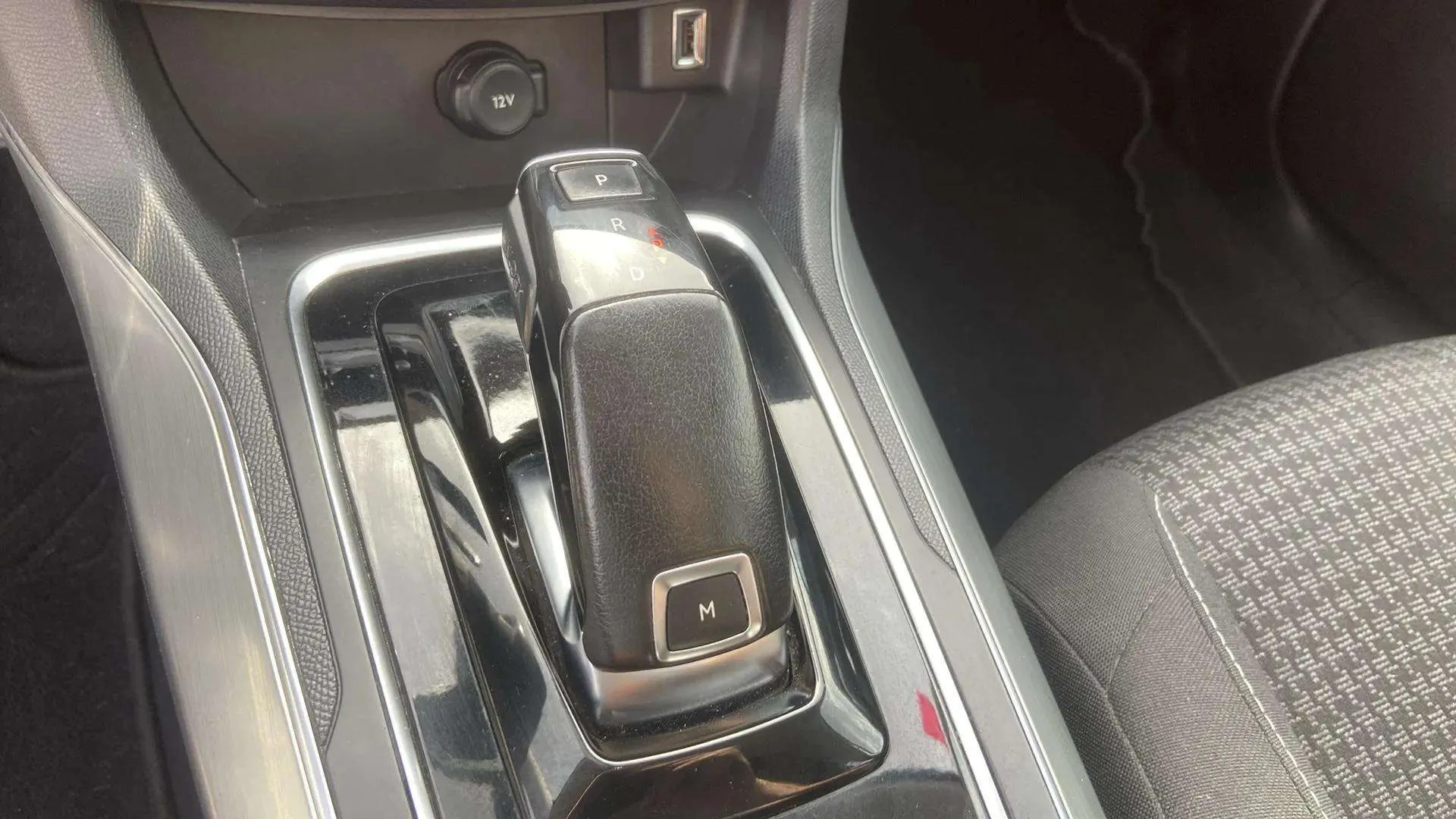 Peugeot 308 Allure BlueHDi 130 EAT8 - foto 17