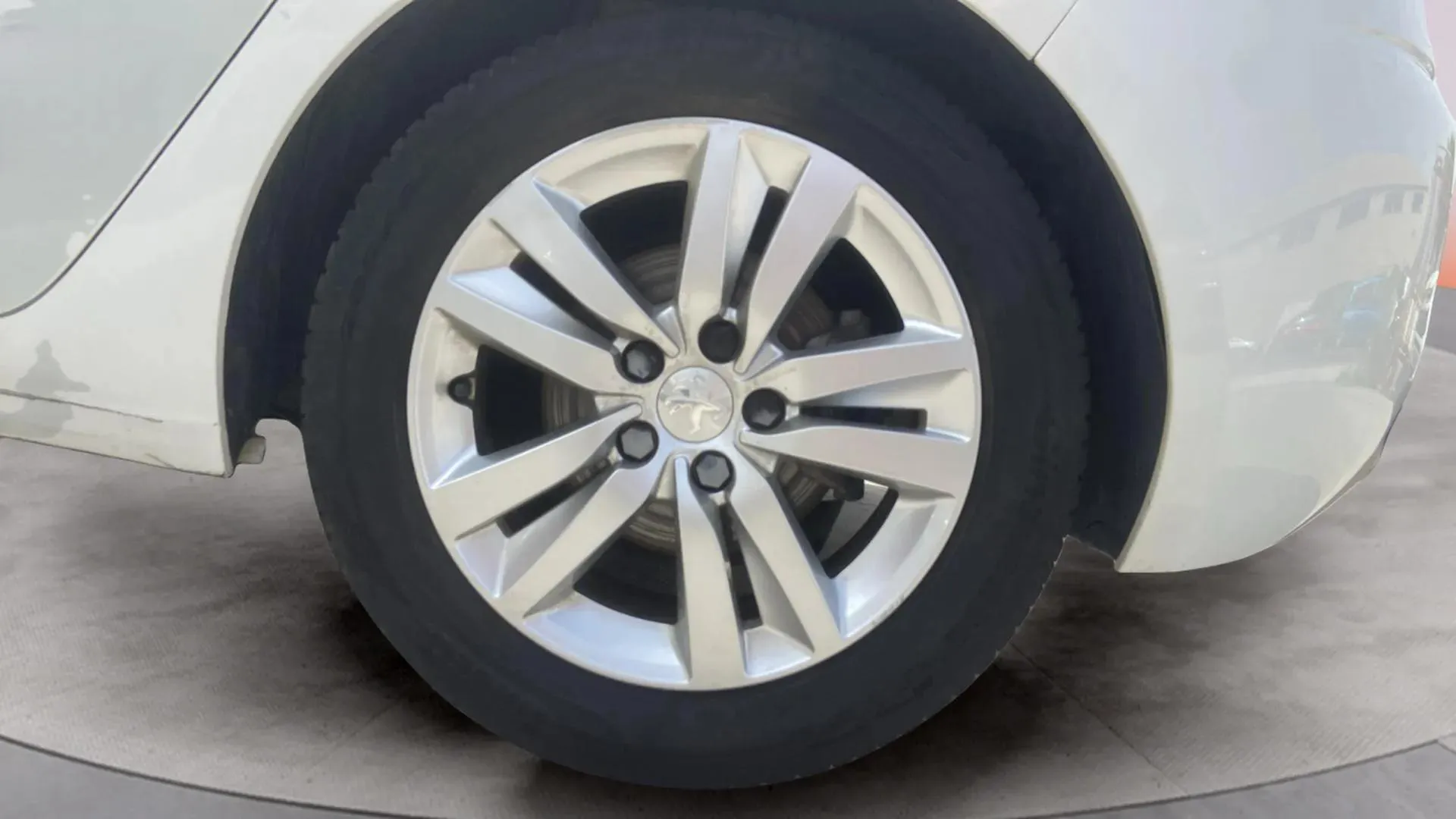 Peugeot 308 Allure BlueHDi 130 EAT8 - foto 7