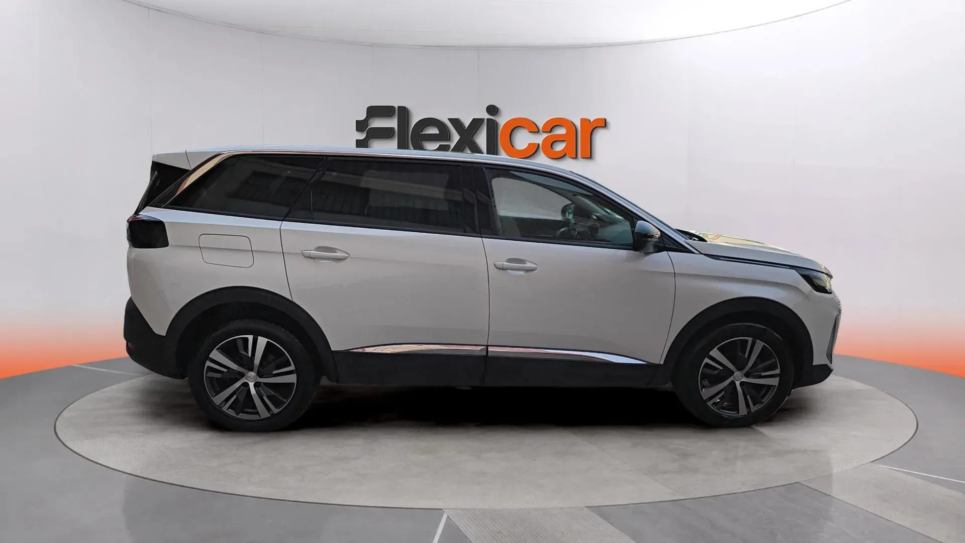 Peugeot 5008 1.5 BlueHDi Allure Pack EAT8 - foto 4