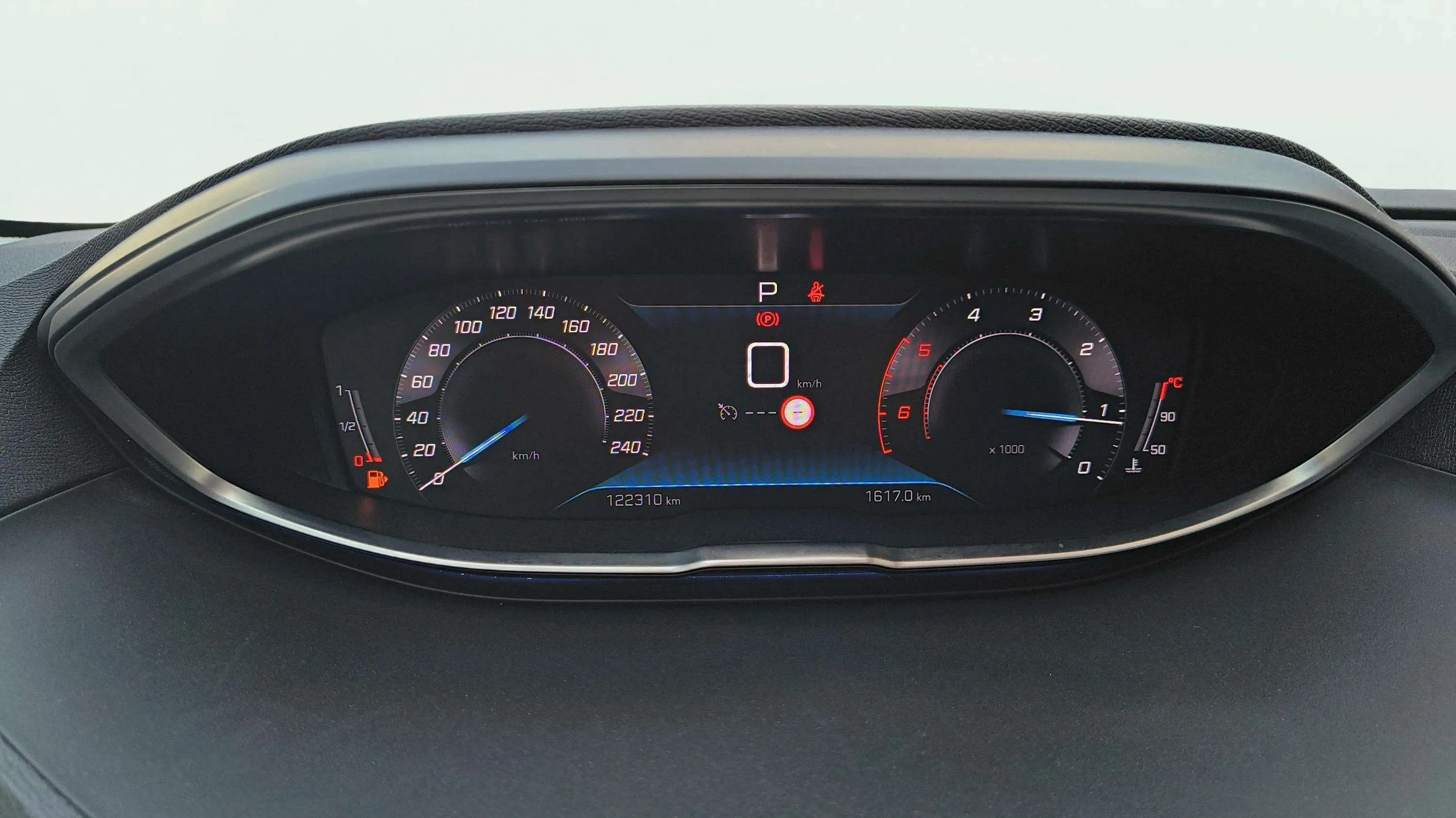 Peugeot 5008 1.5 BlueHDi Allure Pack EAT8 - foto 17