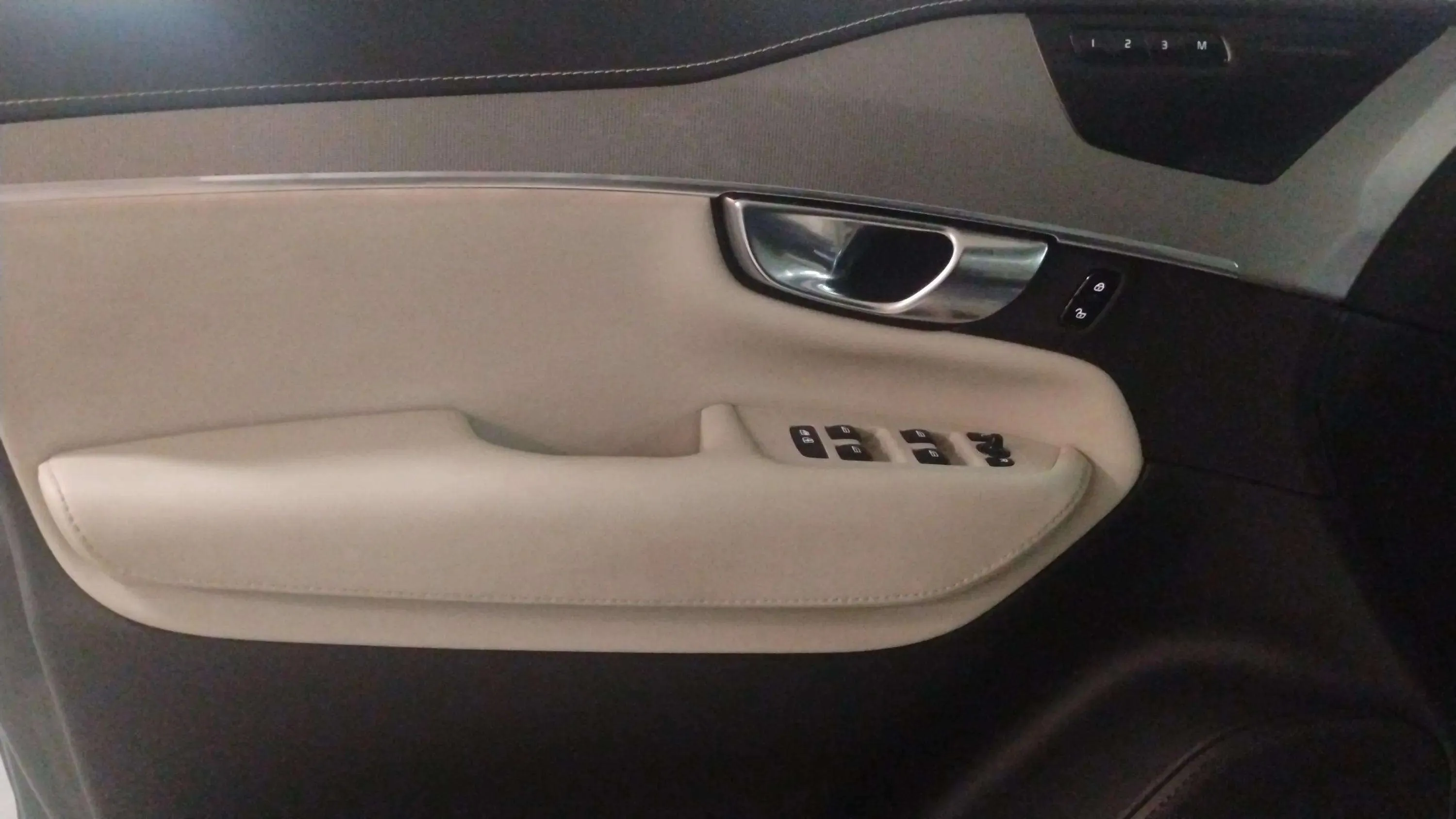 Volvo XC90 2.0 T8 AWD Plus Dark Recharge - foto 24