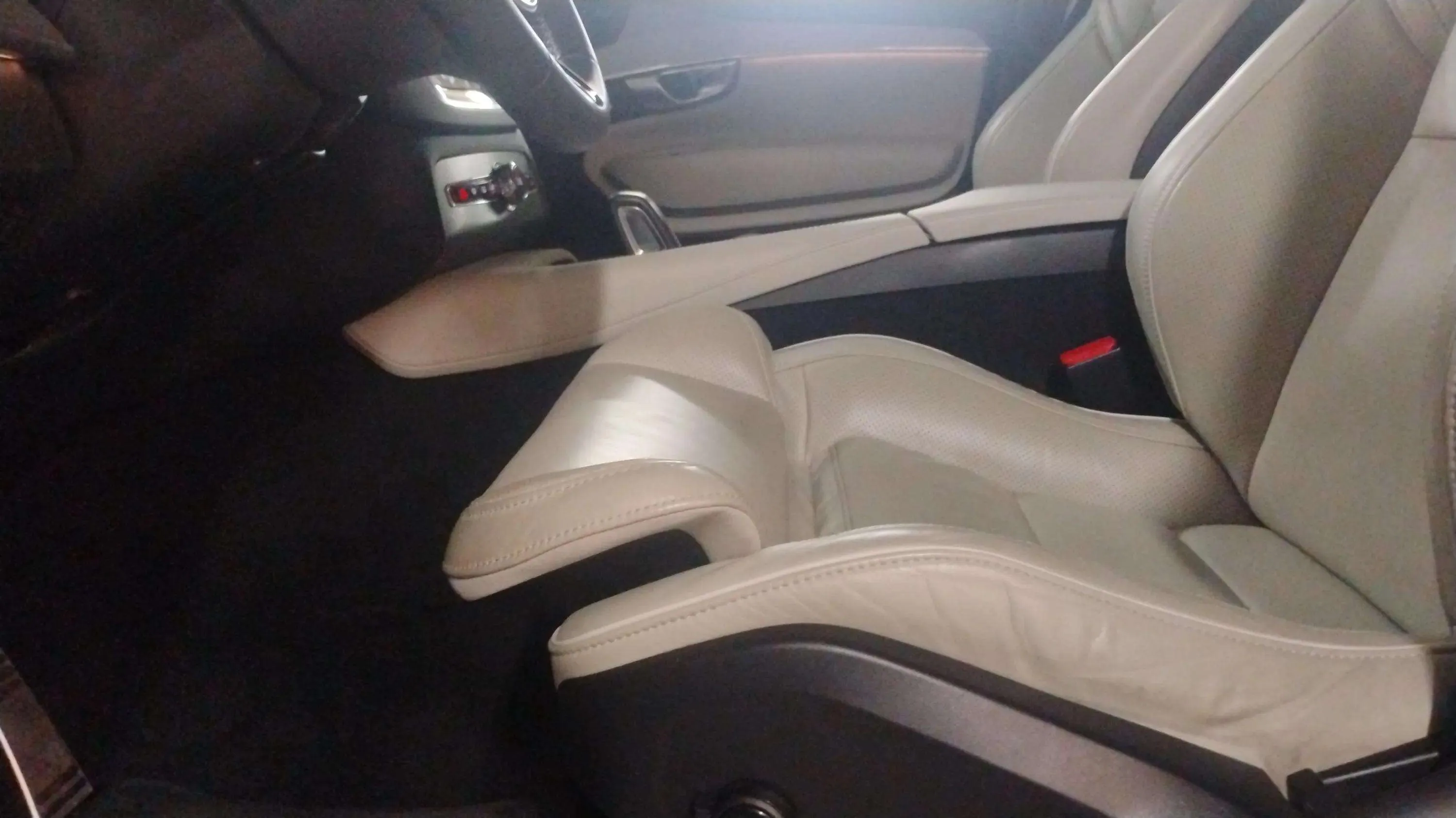 Volvo XC90 2.0 T8 AWD Plus Dark Recharge - foto 7