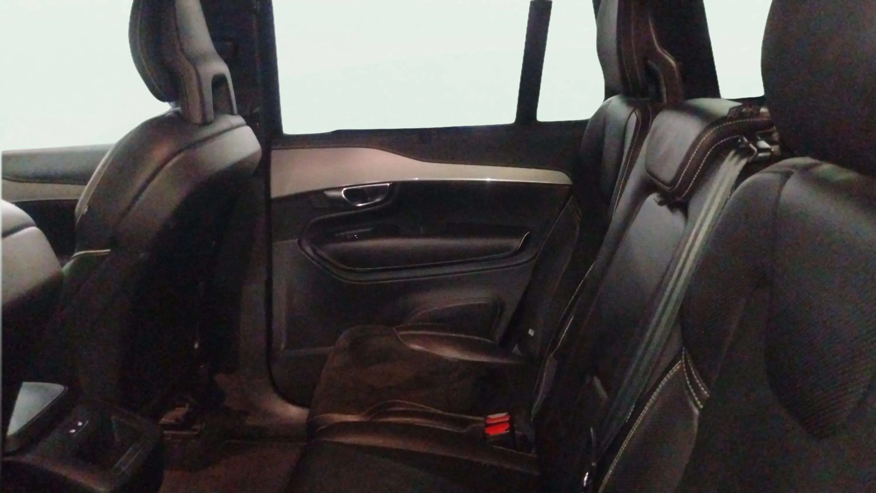 Volvo XC90 2.0 B5 D AWD R-Design - foto 8