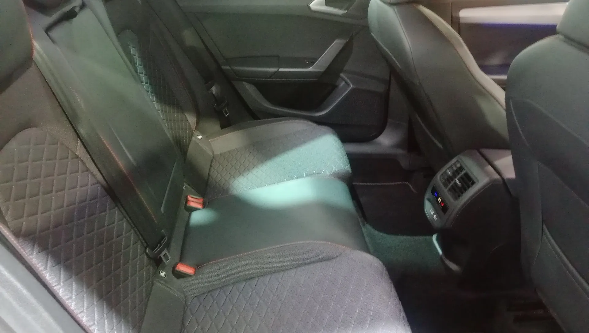 SEAT León 2.0 TDI DSG-7 FR - foto 8