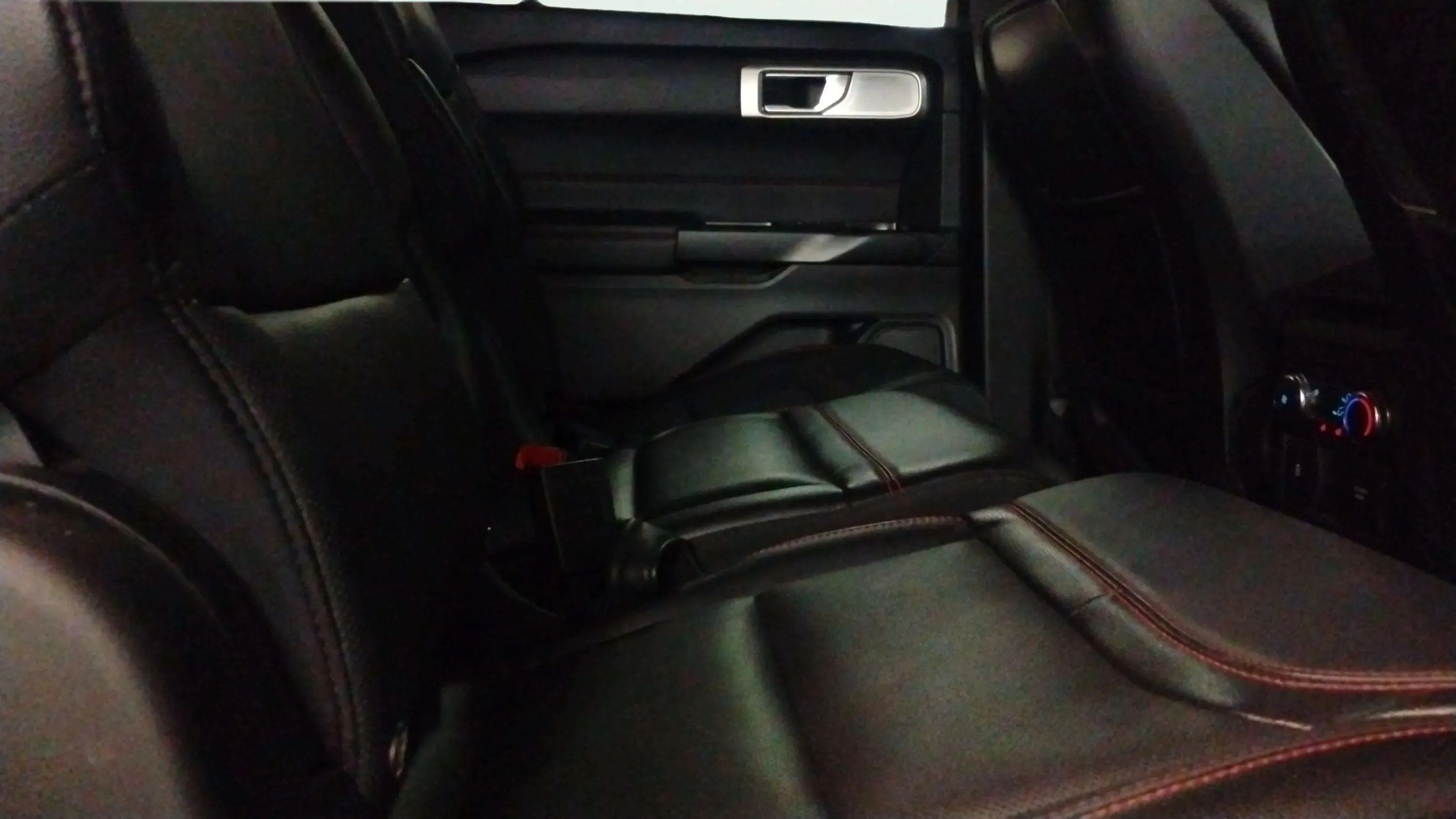 Ford Explorer 3.0 PHEV AWD ST-Line - foto 12