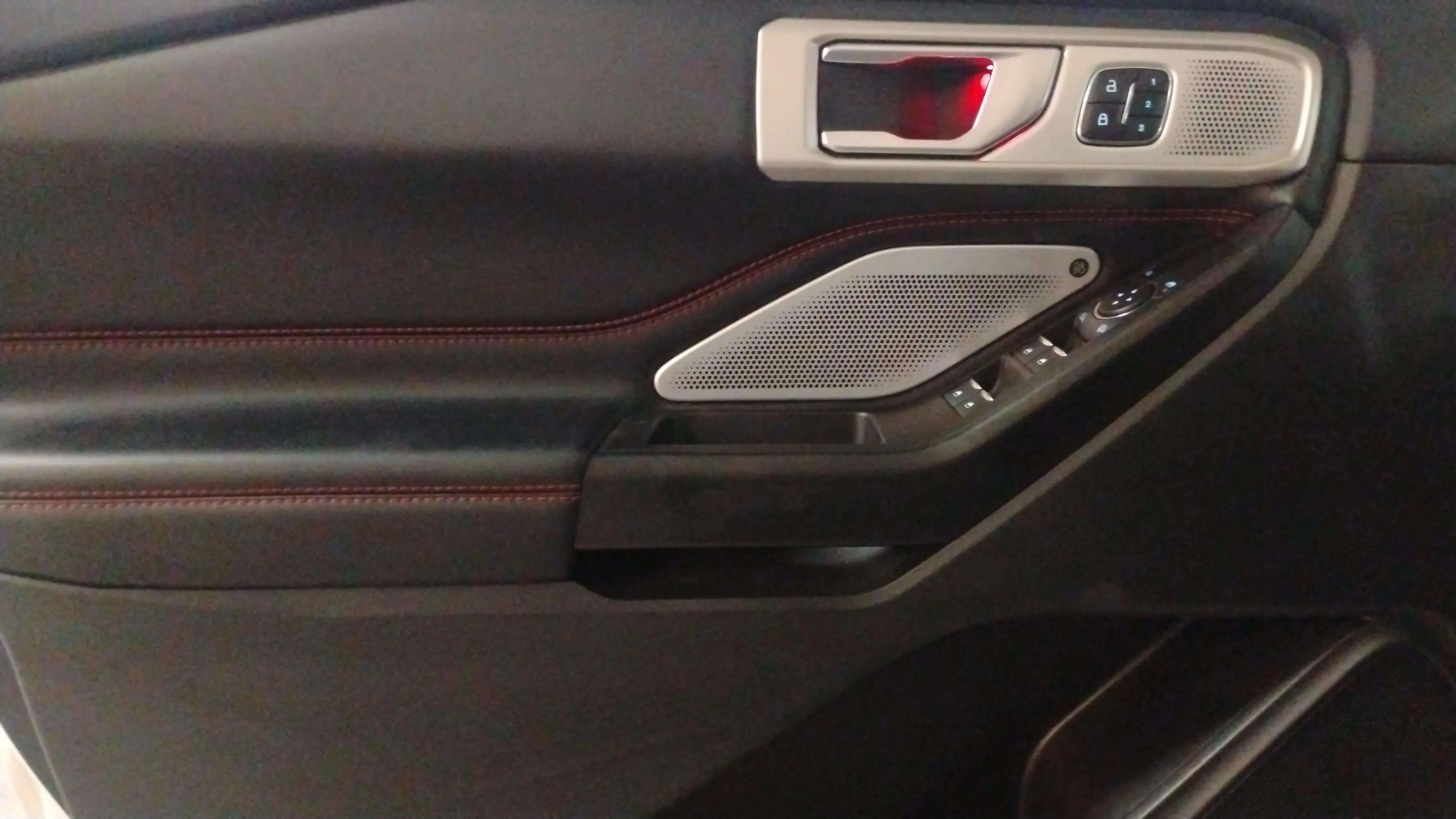 Ford Explorer 3.0 PHEV AWD ST-Line - foto 21