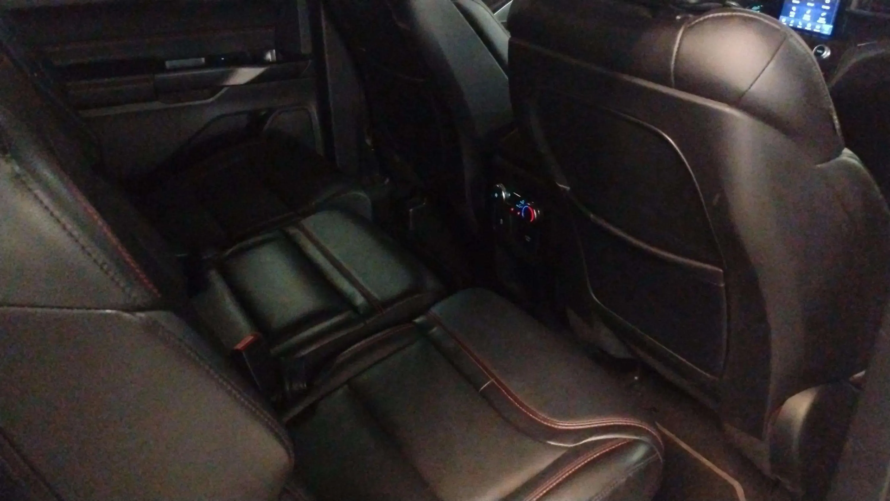Ford Explorer 3.0 PHEV AWD ST-Line - foto 11
