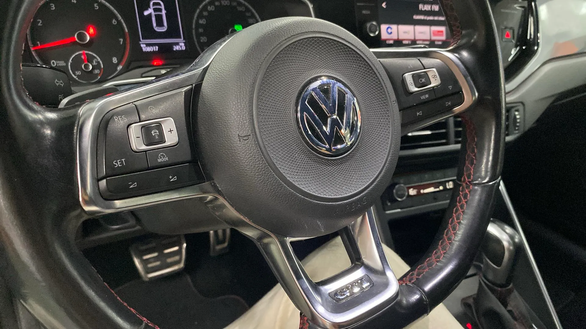 Volkswagen Polo GTI 2.0 TSI DSG - foto 11